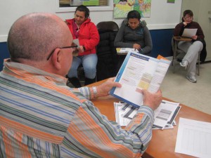 De la Fe teaches Spanish to Latino immigrants at Centro Romero. (Patricia Gomes/MEDILL)