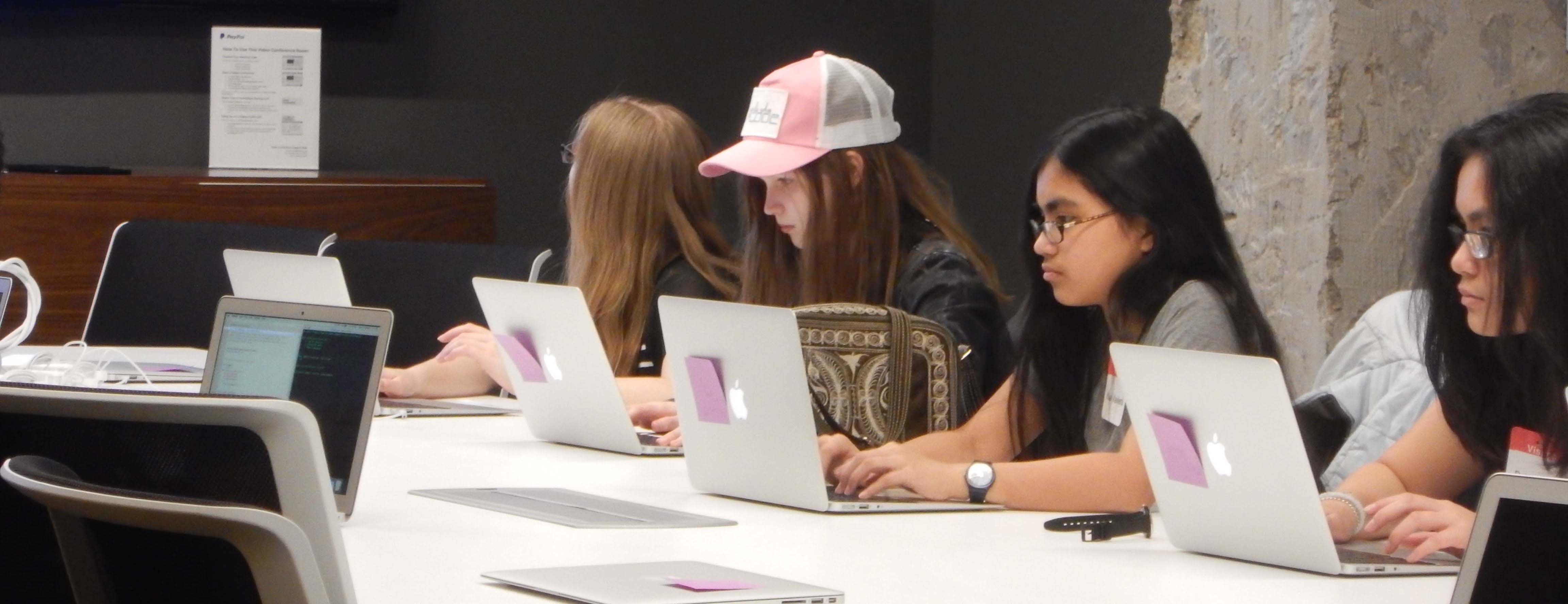 A group of University of Illinois at Chicago's Girls Who Code club members attends a workshop during a field trip at Braintree headquarters, at Chicago's Merchandise Mart. (Credits: Girls Who Code UIC Club)