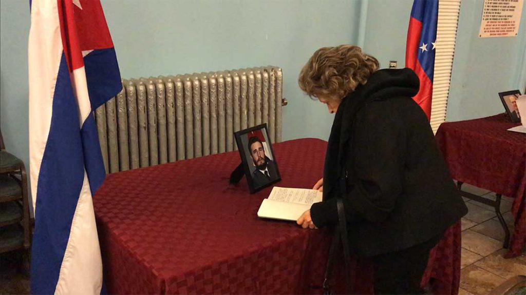 Signing tributes to Fidel