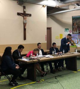 Aldermanic candidates for the 25th take turns answering questions. From left to right, moderator Jackie Serrano, Byran Sigcho, Aida Flores, Troy Hernandez, Troy Acevedo, and Hilario Dominguez. Photo by Justin Agrelo 